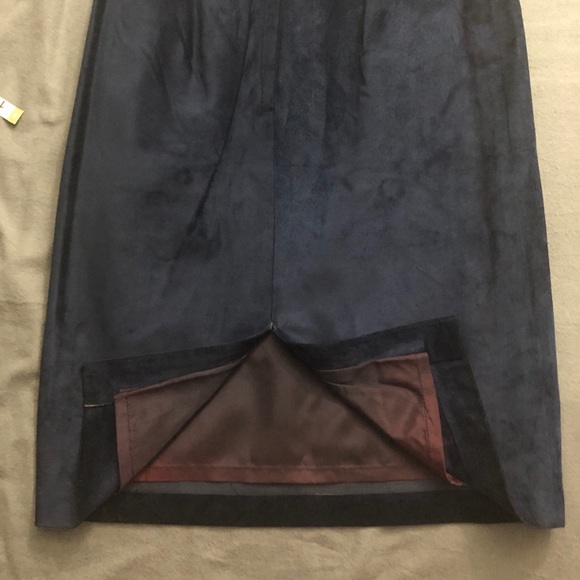 Danier Suede Leather Pencil Skirt, BLUE, Size M/10, Back Vent, Gun Metal Snaps - Picture 6 of 11